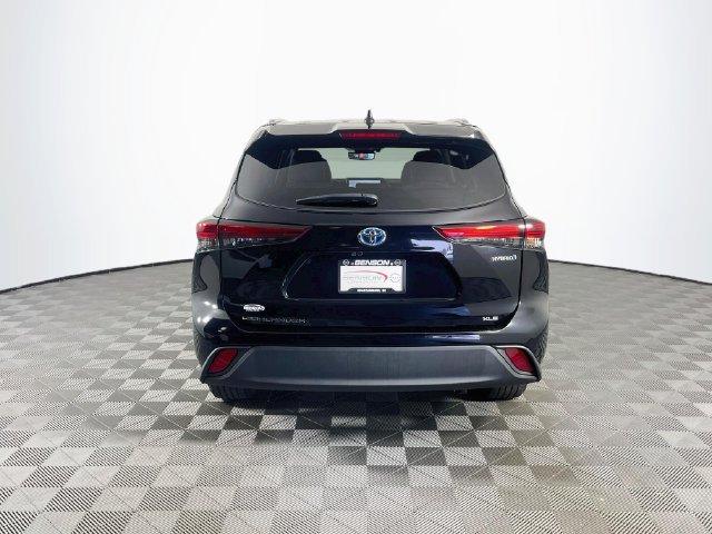 Used 2023 Toyota Highlander Bronze Edition FWD image 7