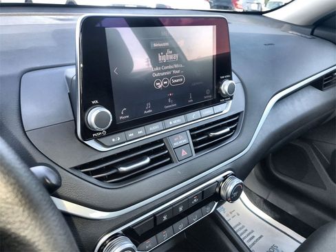 Used 2025 Nissan Altima 2.5 S image 16