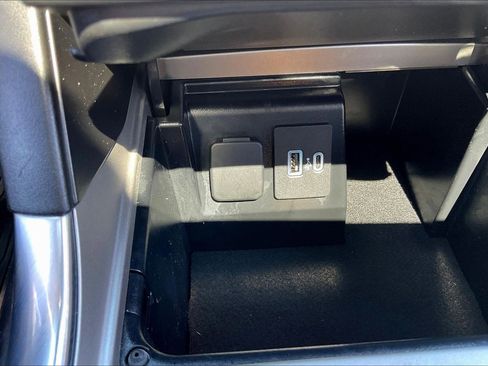 Used 2024 Ford Explorer XLT w/ Equipment Group 202A image 32