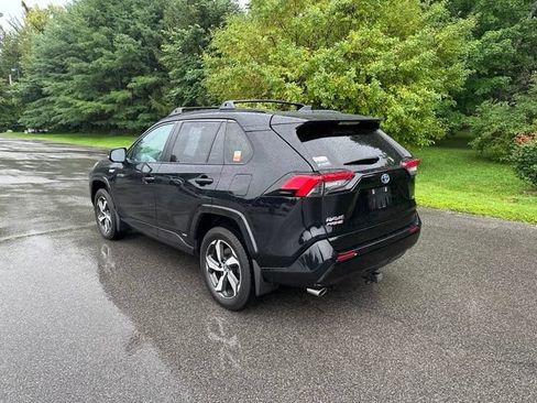 Used 2021 Toyota RAV4 SE w/ Weather & Moonroof Package AWD/4WD image 5