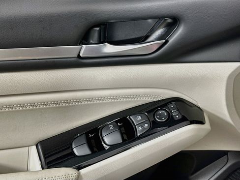 Used 2023 Nissan Altima 2.5 SV w/ SV Premium Package FWD image 15