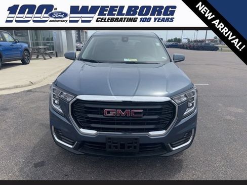 Used 2024 GMC Terrain SLE AWD/4WD image 2