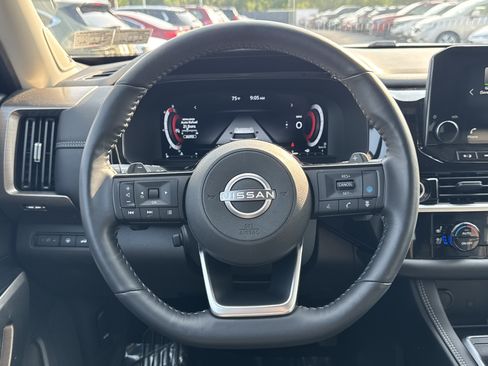 Used 2024 Nissan Pathfinder Platinum AWD/4WD image 7