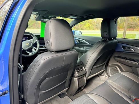 Used 2025 Chevrolet Equinox EV LT w/ Convenience Package image 12