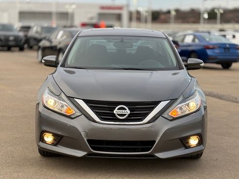 Used 2017 Nissan Altima 2.5 SV w/ Convenience Package image 4