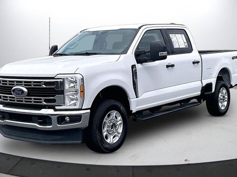 Used 2025 Ford F250 XLT image 4