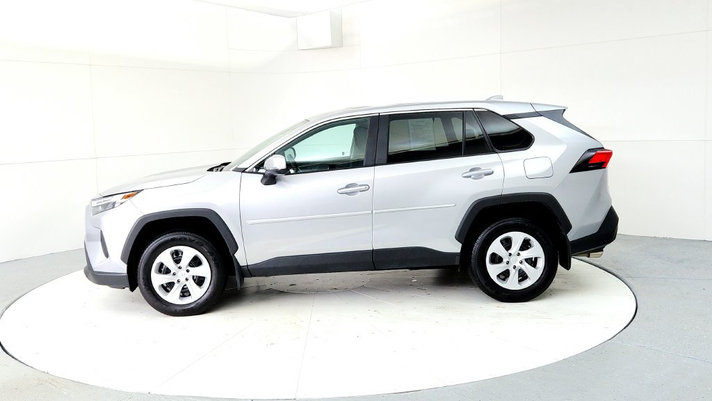 Certified 2025 Toyota RAV4 LE AWD/4WD image 3