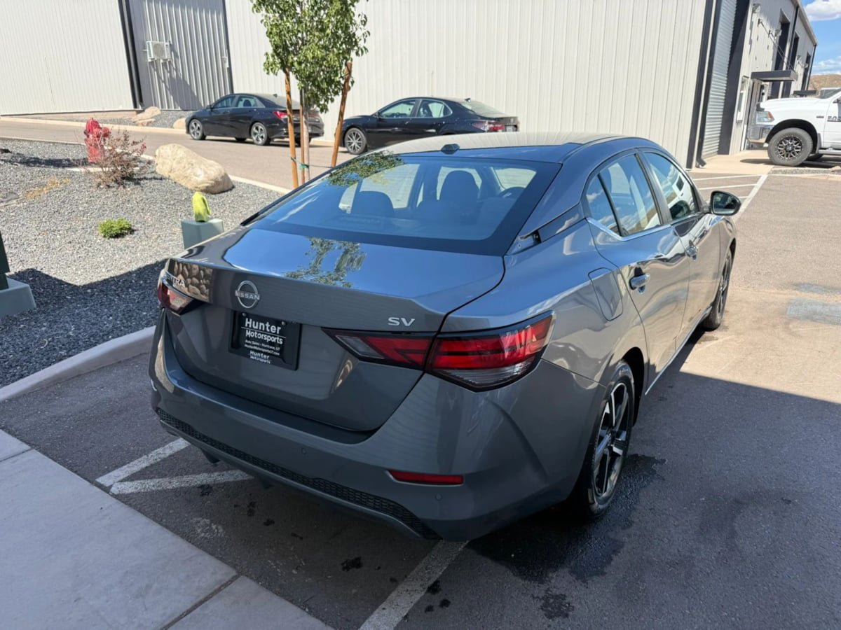 Used 2024 Nissan Sentra SV FWD image 8