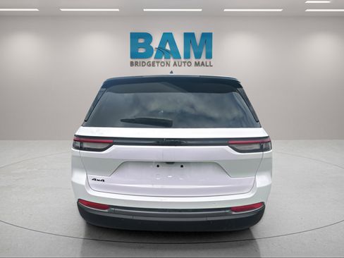 New 2026 Jeep Grand Cherokee Altitude image 6