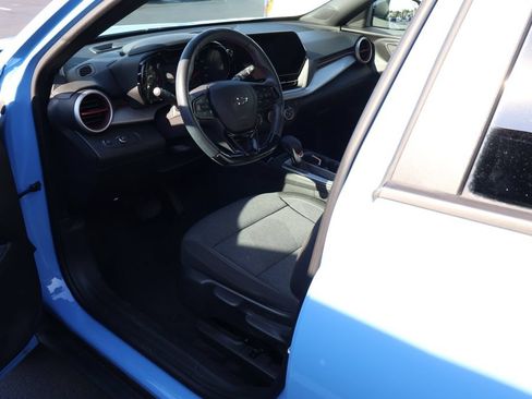 Used 2024 Chevrolet Trax RS w/ Sunroof Package FWD image 8