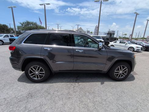 Used 2018 Jeep Grand Cherokee Limited RWD image 4