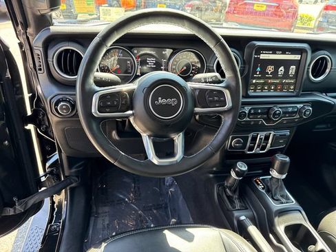 Used 2022 Jeep Gladiator Overland w/ Popular Equipment Package AWD/4WD image 18