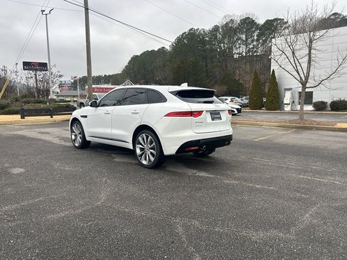 Used 2017 Jaguar F-PACE S image 5