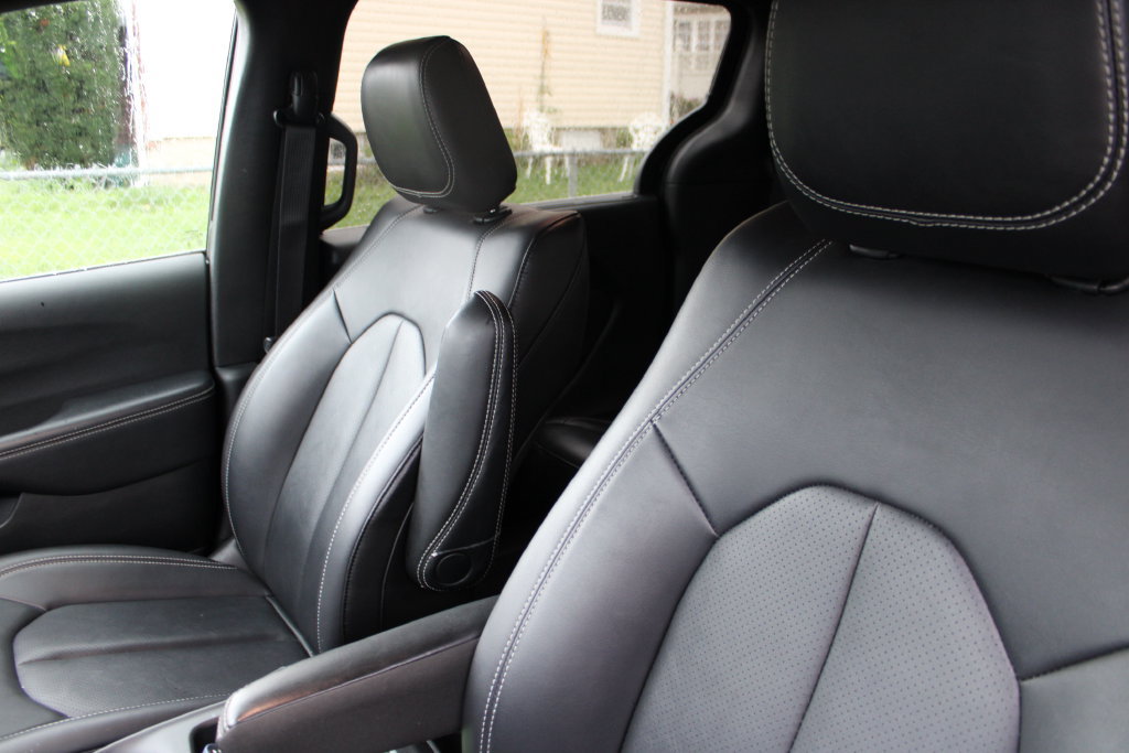 Used 2025 Chrysler Pacifica Select FWD image 8