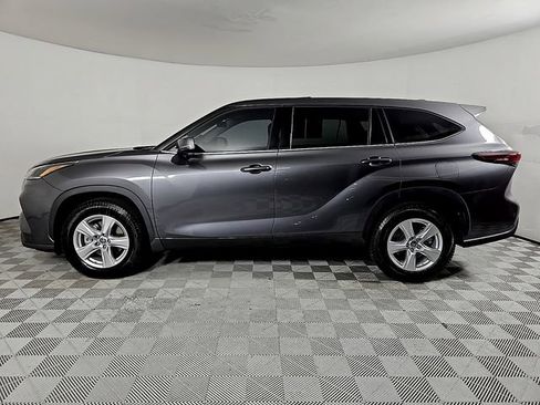 Used 2021 Toyota Highlander L FWD image 7