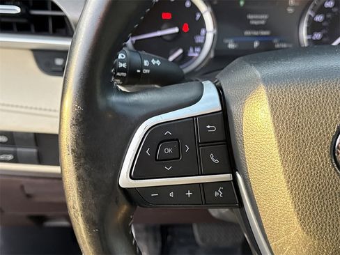 Used 2022 Toyota Highlander XLE image 26