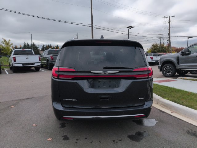 Used 2021 Chrysler Pacifica Touring-L AWD/4WD image 4