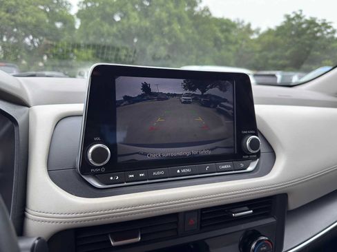 Used 2023 Nissan Rogue SV FWD image 14