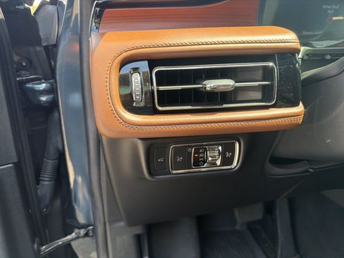 Used 2022 Lincoln Aviator Reserve w/ Equipment Group 201A AWD/4WD image 9