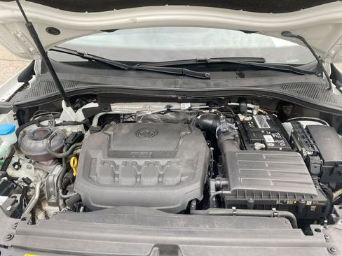 Used 2023 Volkswagen Tiguan SE w/ Panoramic Sunroof Package image 28