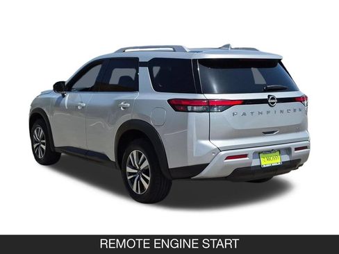 Used 2025 Nissan Pathfinder SL FWD image 7