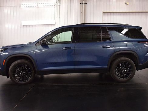 Used 2024 Chevrolet Traverse LT w/ Midnight/Sport Edition AWD/4WD image 4