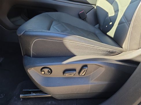 Used 2024 Volkswagen Atlas SE image 17