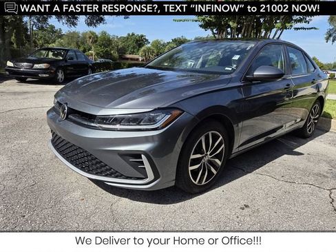 Used 2025 Volkswagen Jetta SE FWD image 1