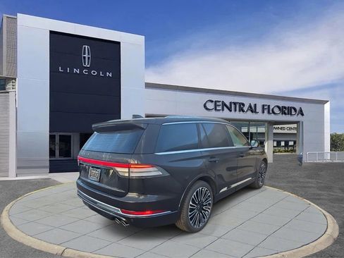 Used 2025 Lincoln Aviator Black Label image 3