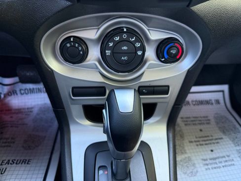 Used 2014 Ford Fiesta SE image 28