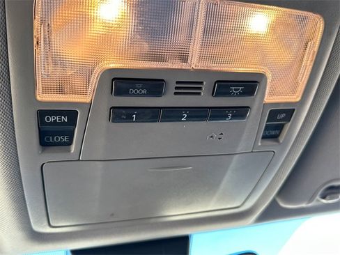 Used 2017 Toyota Highlander XLE image 27