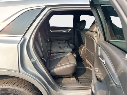 New 2026 Cadillac XT5 Luxury w/ LPO, ONYX Package FWD image 12