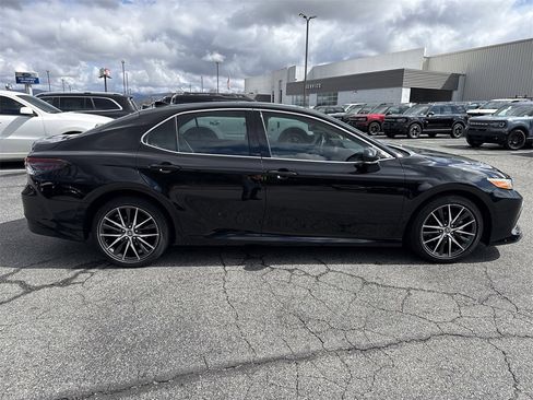 Used 2024 Toyota Camry XLE w/ Navigation Package image 8