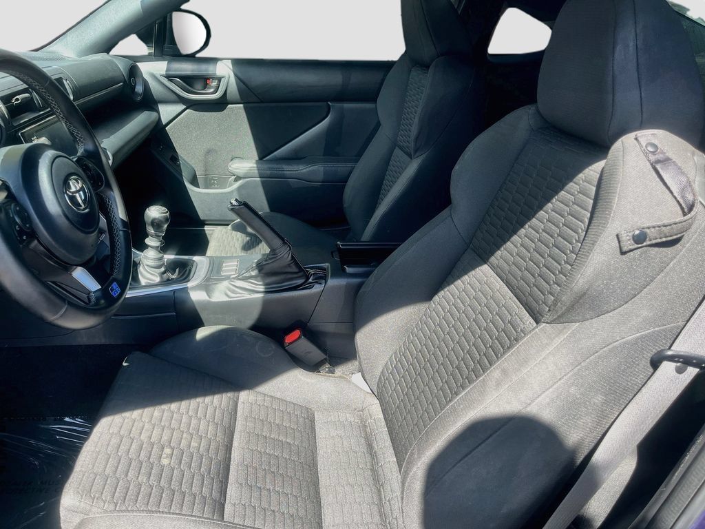 Used 2022 Toyota GR86 RWD image 19