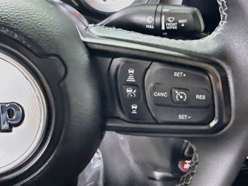 Used 2025 Jeep Gladiator Mojave w/ Technology Group AWD/4WD image 23