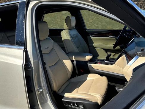 Used 2017 Cadillac XT5 Luxury w/ Driver Awareness Package image 7