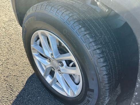 Used 2025 Jeep Grand Cherokee L Laredo w/ Luxury Tech Group I image 25