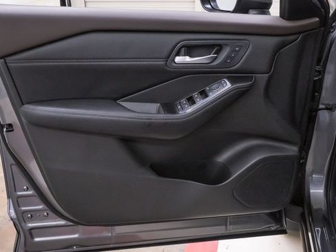Used 2023 Nissan Rogue SL FWD image 25
