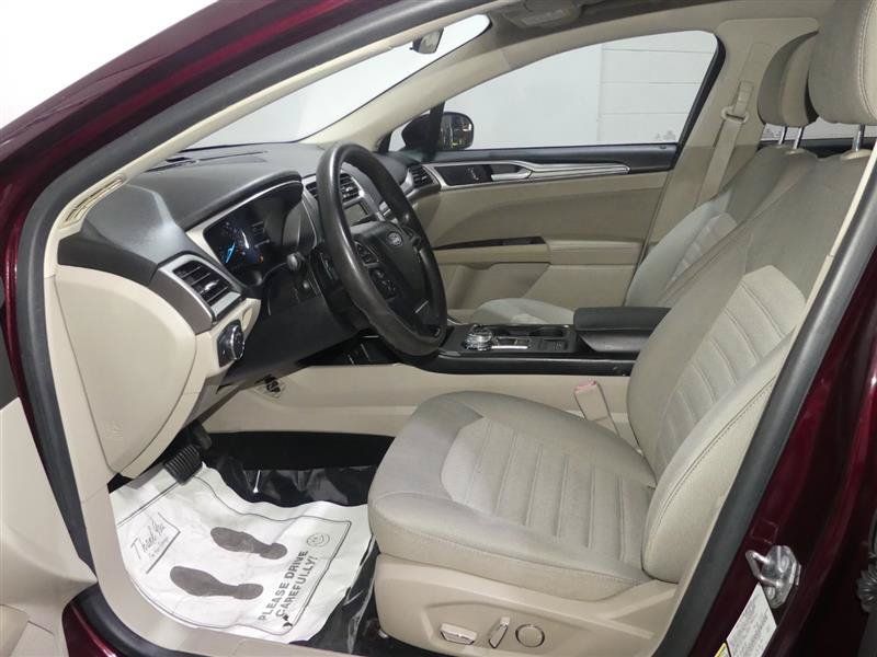 Used 2018 Ford Fusion SE w/ Fusion SE Technology Package FWD image 20