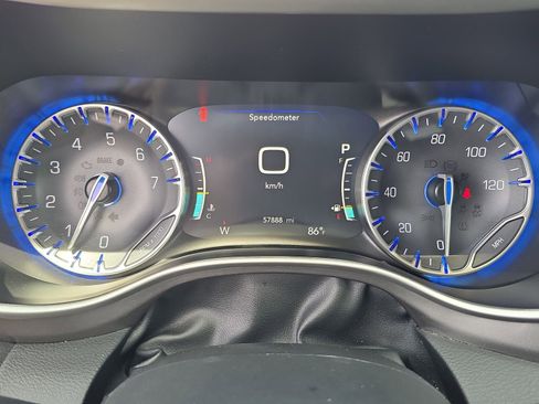 Used 2024 Chrysler Pacifica Touring-L FWD image 26