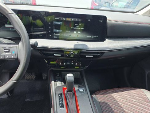 Used 2025 Nissan Kicks SR FWD image 17