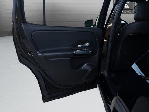 Used 2021 Mercedes-Benz GLB 250 4MATIC w/ Premium Package image 10