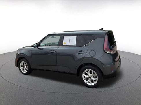 Used 2025 Kia Soul LX w/ LX Technology Package FWD image 10