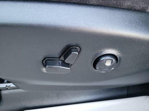 Used 2024 Chrysler Pacifica Touring-L FWD image 20