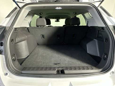 Used 2024 GMC Terrain SLE image 28