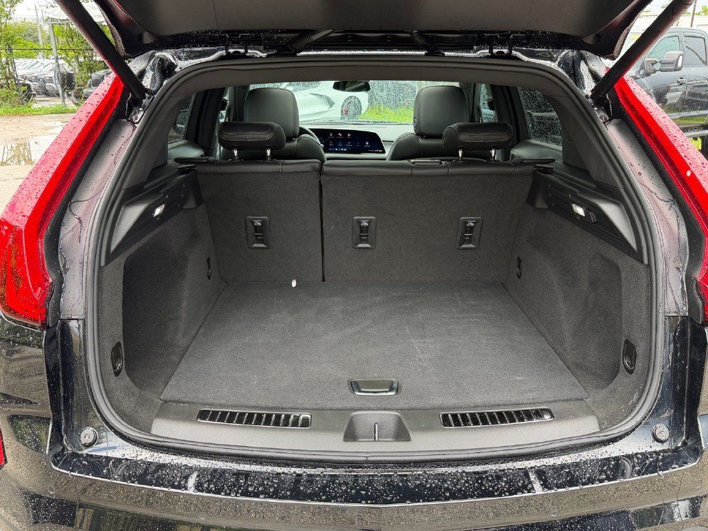 Used 2024 Cadillac XT4 Premium Luxury FWD image 15