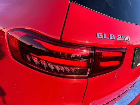 Used 2025 Mercedes-Benz GLB 250 image 29