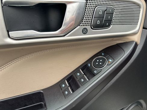 Used 2020 Ford Explorer Limited image 17