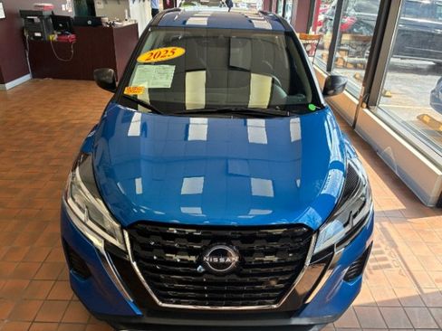 Used 2025 Nissan Kicks Play S w/ Interior Electronics Package FWD image 6