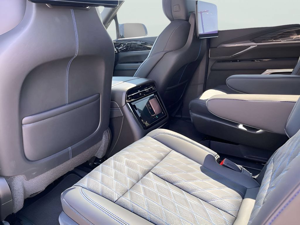 New 2025 Cadillac Escalade IQ Sport 1 w/ LPO, ONYX Package AWD/4WD image 29